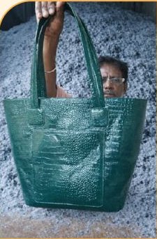 Bag made with RATAN recycled leather sheet